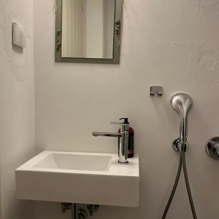 Elegant Houses, 6 * אמורגוס